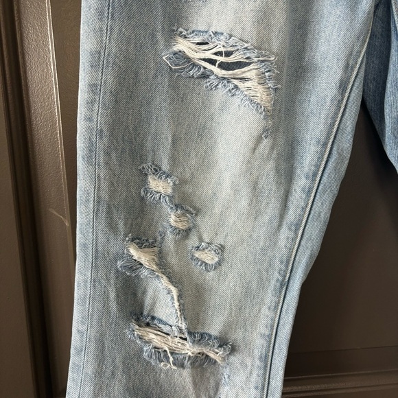 By Together Distressed Light Wash High Waisted Boyfriend Jeans in Size Medium - Picture 5 of 9